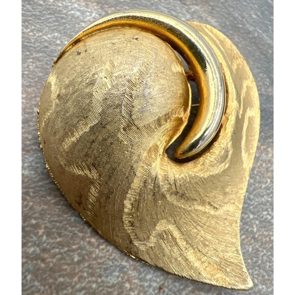 J J Puffy Heart Brooch Pin Large Brocade Textured Abstract Vintage Gold-Tone - Picture 2 of 7